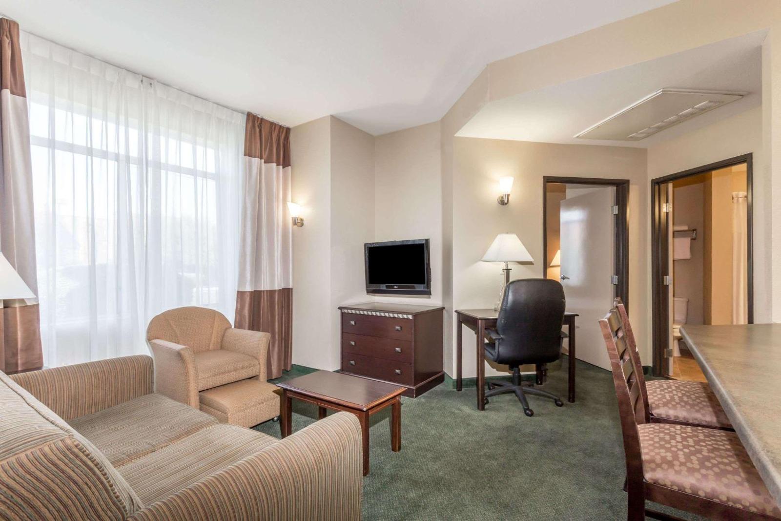 Hawthorn Suites by Wyndham Chandler/Phoenix Area Main image 2